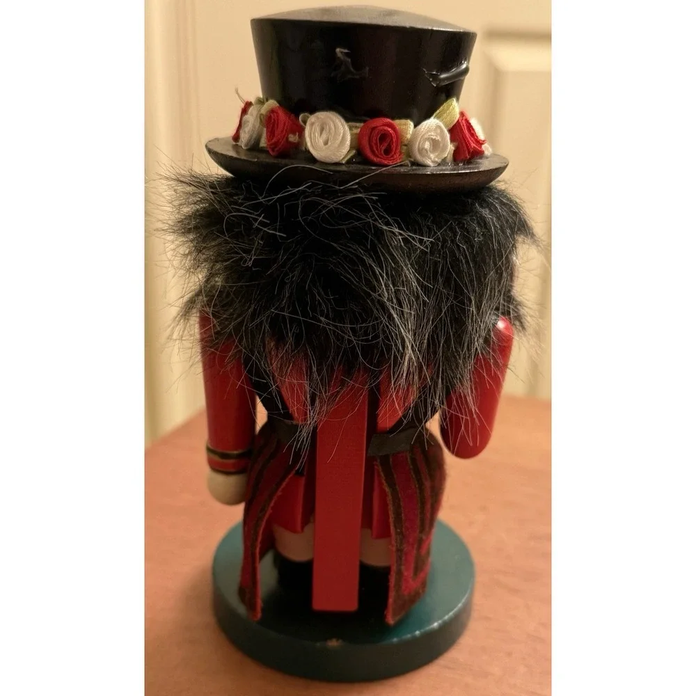 RED STUBBY MULTICOLOR WOODEN NUTCRACKER W/FLOWERED HAT - ENGLISH‎